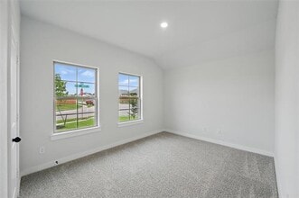 1401 Quail Crk Dr in Cleburne, TX - Foto de edificio - Building Photo