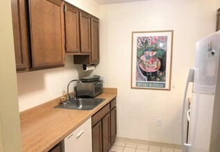 180 Green St, Unit #314 in Melrose, MA - Foto de edificio - Building Photo