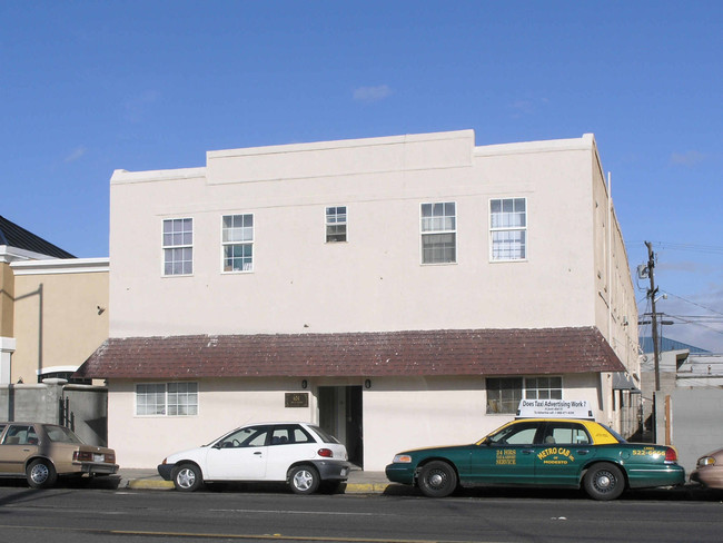 Modesto Manor Apartments in Modesto, CA - Building Photo - Building Photo