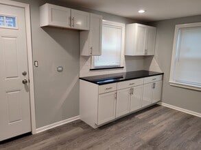 8617 S Bennett Ave in Chicago, IL - Building Photo - Building Photo