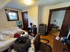 211 Holland St, Unit 2 in Somerville, MA - Building Photo - Building Photo