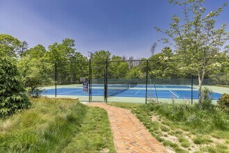 61 Huckleberry Ln in East Hampton, NY - Building Photo - Building Photo