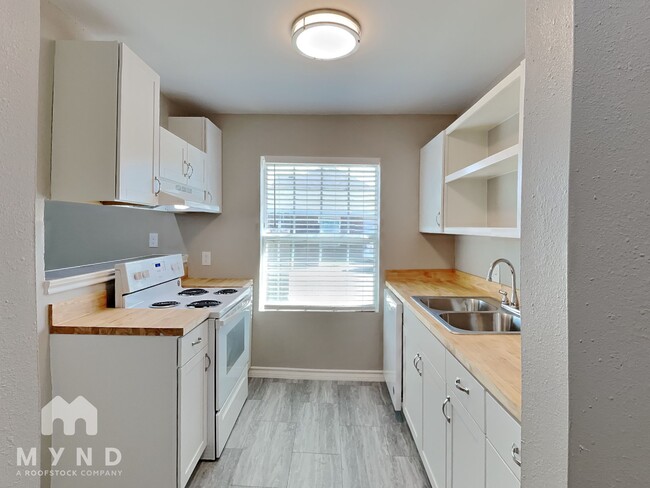 1507 Cardinal Dr in Ennis, TX - Building Photo - Building Photo