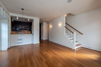 322 Federal Ave E in Seattle, WA - Building Photo - Building Photo