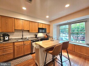 5939 Heatherwood Ct in Alexandria, VA - Building Photo - Building Photo