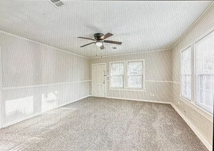 208 W Lobit Ave in Baytown, TX - Building Photo - Building Photo