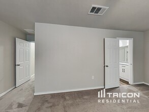6827 Freedom Hills in San Antonio, TX - Building Photo - Building Photo