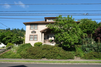 Willamette Park Apartments in Portland, OR - Building Photo - Building Photo