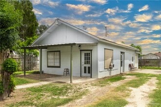 606 E Kelly Ave in Pharr, TX - Building Photo - Building Photo