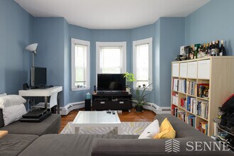 39 Skehan St, Unit 3 in Somerville, MA - Foto de edificio - Building Photo