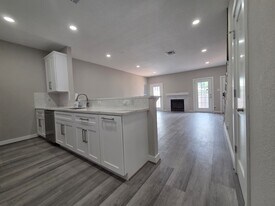 6000 Reims Rd in Houston, TX - Building Photo