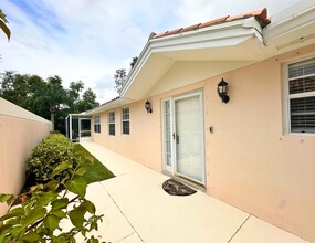 8324 SE Double Tree Dr in Hobe Sound, FL - Building Photo - Building Photo