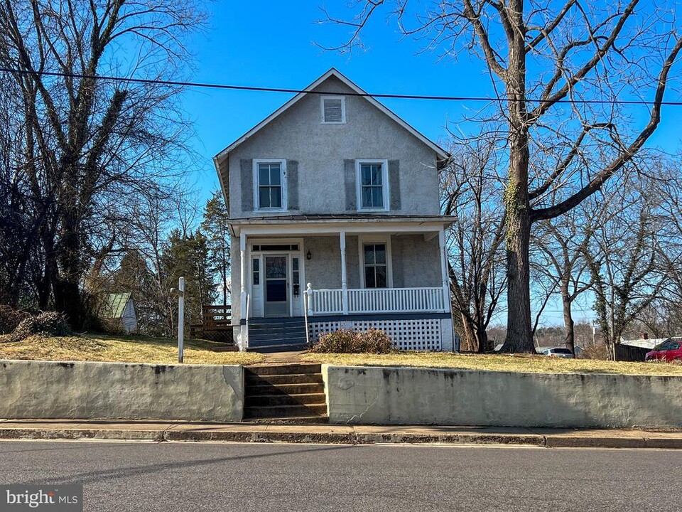 314 N West St in Culpeper, VA - Building Photo