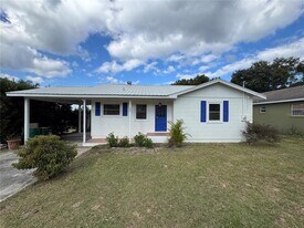 825 Poinsettia Dr in Eustis, FL - Building Photo