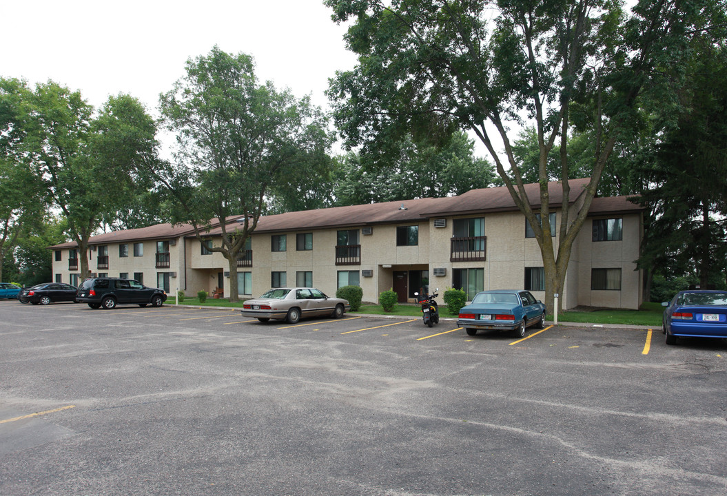 Creekside Apartments in New Richmond, WI - Building Photo