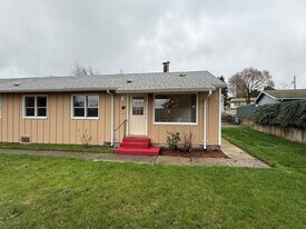 2732 Callahan Dr in Bremerton, WA - Building Photo