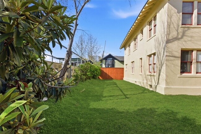 1516 Bonnie Brae St in Houston, TX - Building Photo - Building Photo