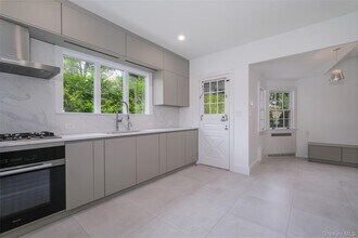 7 Axtell Dr in Scarsdale, NY - Building Photo - Building Photo
