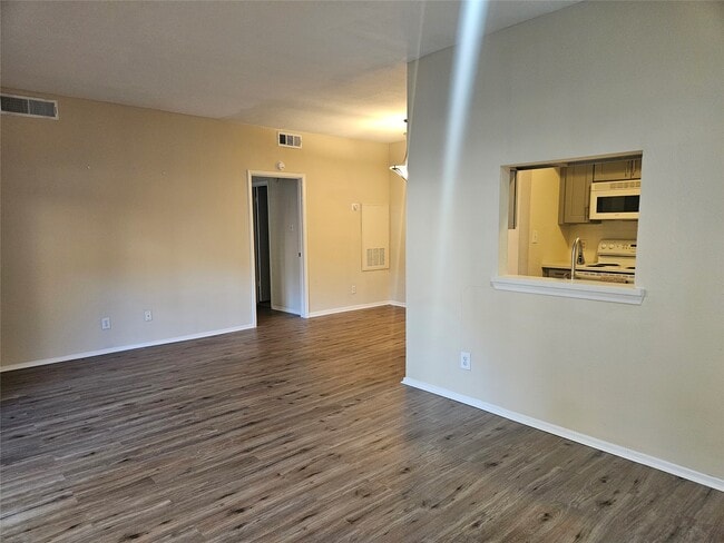 property at 1915 Augusta Dr