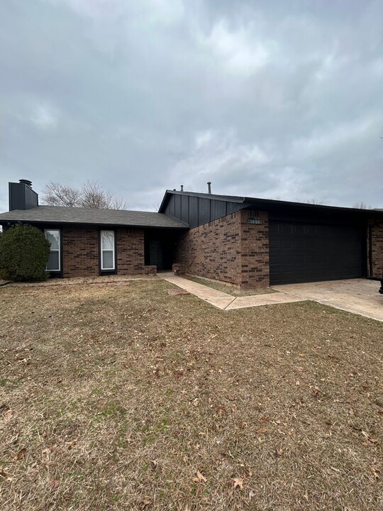 1019 Taurus Dr in Edmond, OK - Building Photo