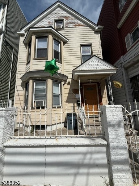 property at 21 Elliott St