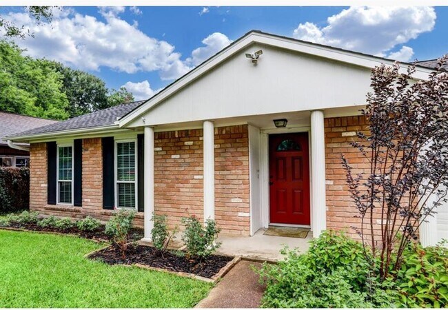 13822 Wickersham Ln in Houston, TX - Building Photo - Building Photo