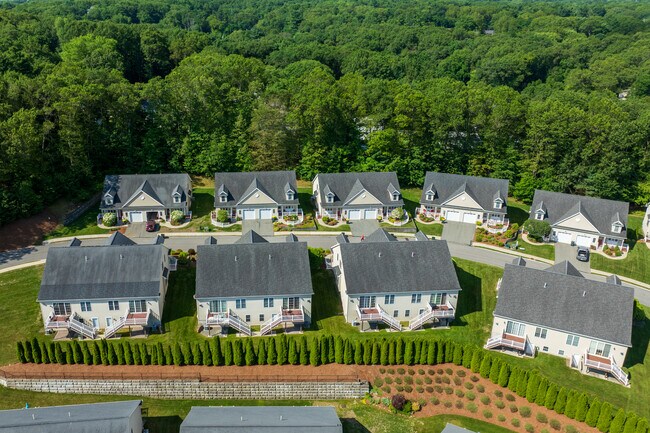 Meadowbrook Heights Condominiums in Franklin, MA - Building Photo - Building Photo