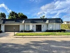 4304 Forest Bend Rd in Dallas, TX - Building Photo