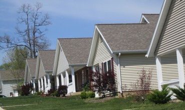 Crescent Pointe in Bloomington, IN - Building Photo - Building Photo