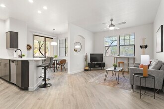 9450 W Cabela Dr in Glendale, AZ - Building Photo - Building Photo