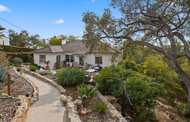 1717 Paterna Rd in Santa Barbara, CA - Foto de edificio - Building Photo