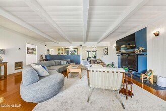 724 N Refugio Rd, Unit 201 in Santa Ynez, CA - Foto de edificio - Building Photo