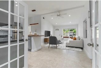 1032 SW 22nd Ter in Fort Lauderdale, FL - Building Photo - Building Photo