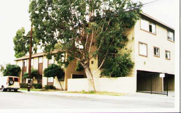 Diamond Villas in Buena Park, CA - Building Photo - Building Photo