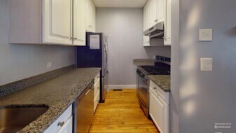 330 1/2 E St, Unit 1 in Boston, MA - Building Photo