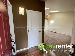 610 Rice Ct in Steilacoom, WA - Building Photo - Building Photo