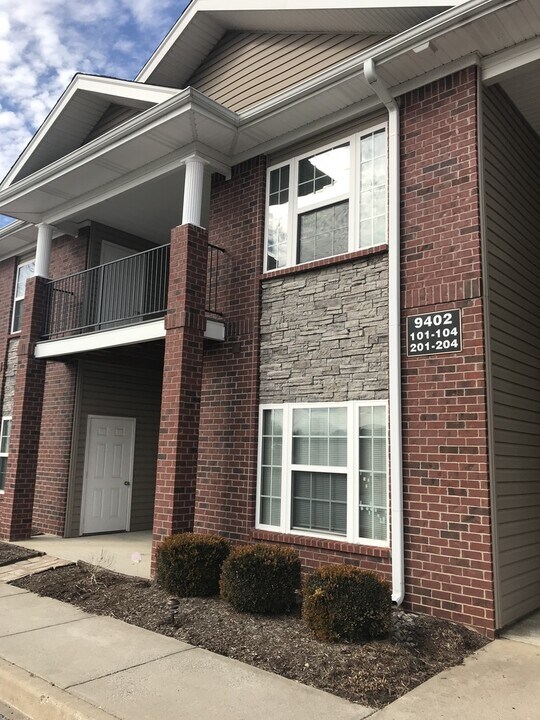 9400 Clubview Dr in Louisville, KY - Building Photo