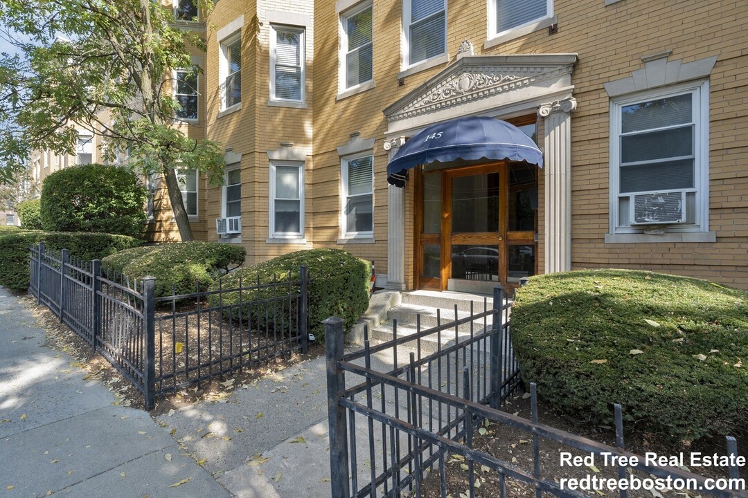 145 Chiswick Rd, Unit 8 in Boston, MA - Building Photo