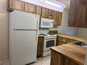 9784 NW 14th St in Coral Springs, FL - Building Photo - Building Photo