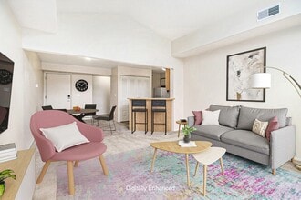 Dupont Lakes Apartments in Fort Wayne, IN - Building Photo - Building Photo