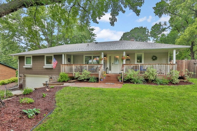 16624 Elm Dr in Minnetonka, MN - Building Photo - Building Photo