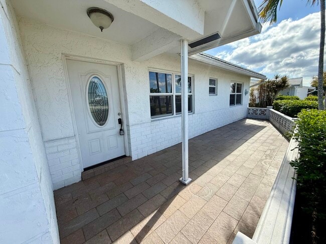 1504 SW 18th St in Boynton Beach, FL - Foto de edificio - Building Photo