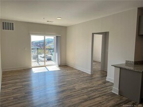 333 Main St in Danbury, CT - Building Photo - Building Photo