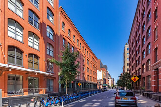 River Lofts in New York, NY - Foto de edificio - Building Photo