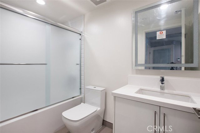 2225 Mira Vista Ave in Montrose, CA - Building Photo - Building Photo