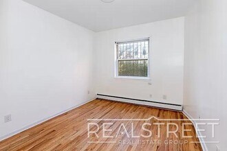Bright & Modern 3BD/2BA Top-Floor Unit wit in Brooklyn, NY - Building Photo - Building Photo