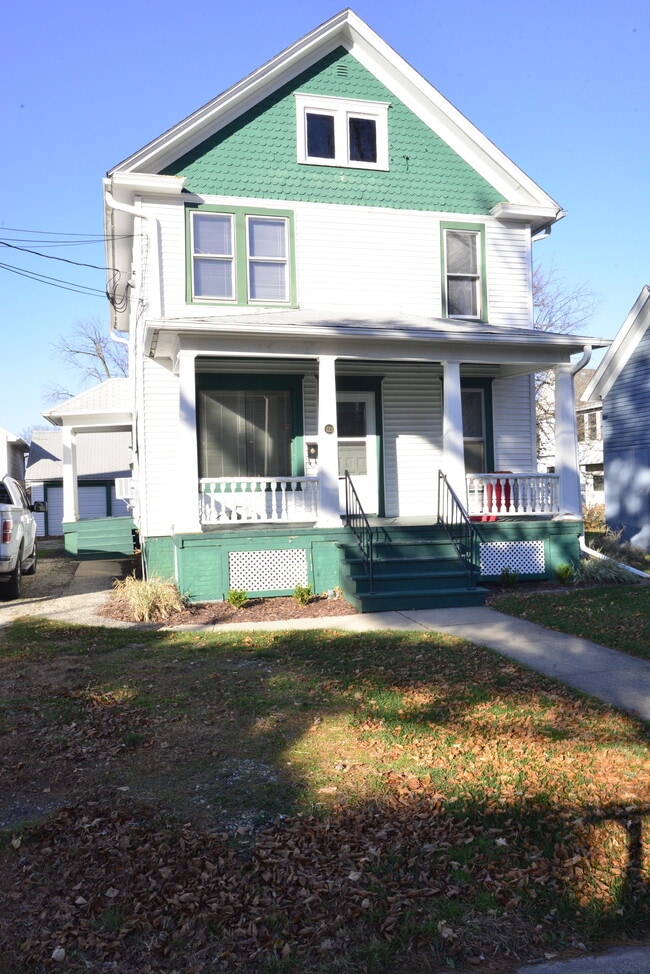 123 E Columbus St, Unit Downstairs in Princeton, IL - Building Photo - Building Photo