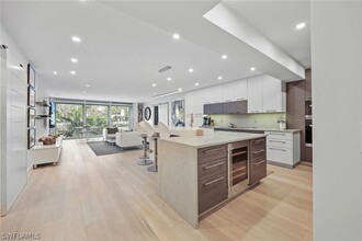4051 Gulf Shore Blvd N in Naples, FL - Building Photo - Building Photo