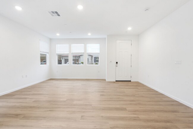 8376 Solfrid Wy in Elk Grove, CA - Building Photo - Building Photo