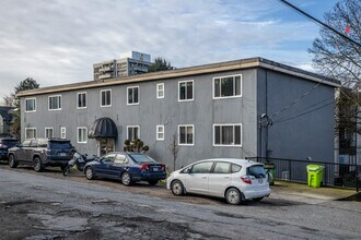 675 Salsbury Dr in Vancouver, BC - Building Photo - Building Photo